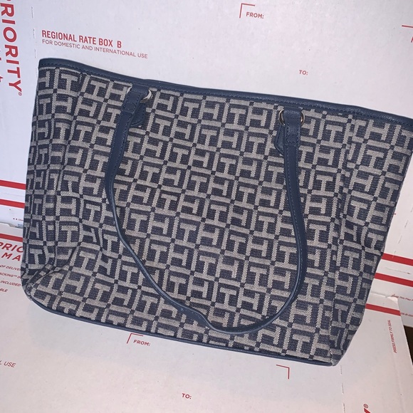 Hilfiger Shoulder Bag - Picture 2 of 8